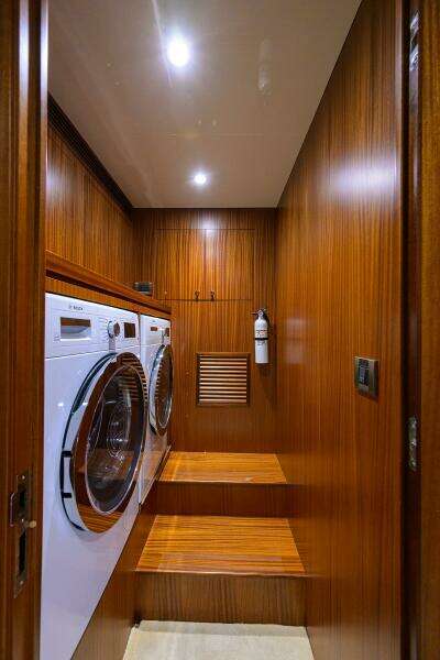 2013 Ocean Alexander Sky Lounge