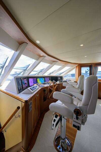 2013 Ocean Alexander Sky Lounge