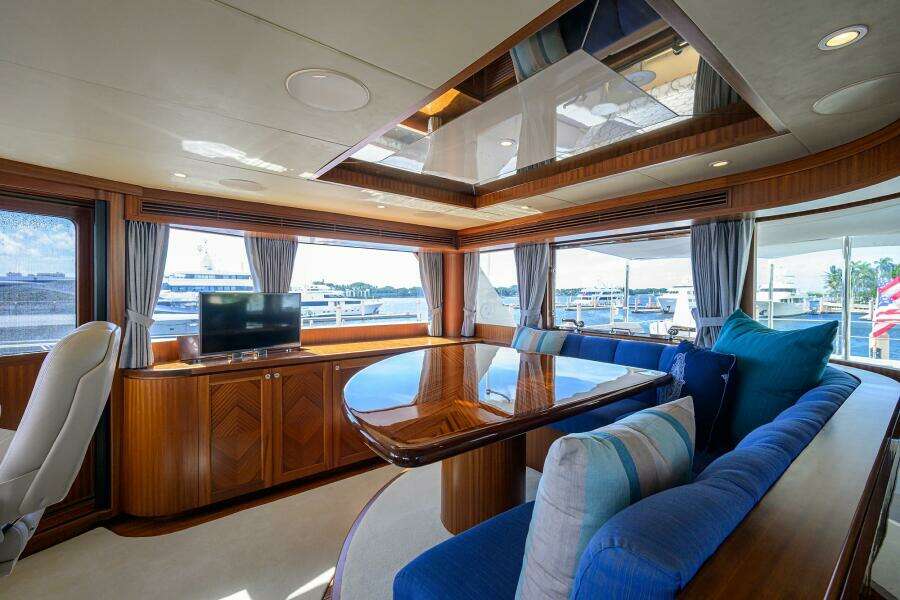 2013 Ocean Alexander Sky Lounge