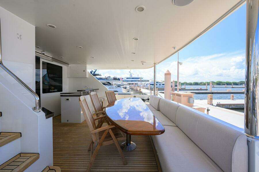 2013 Ocean Alexander Sky Lounge