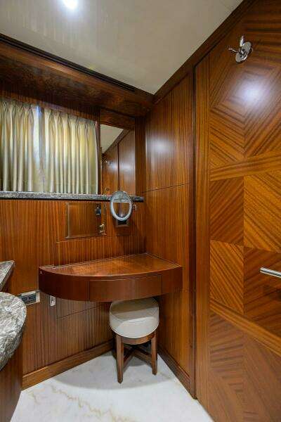 2013 Ocean Alexander Sky Lounge