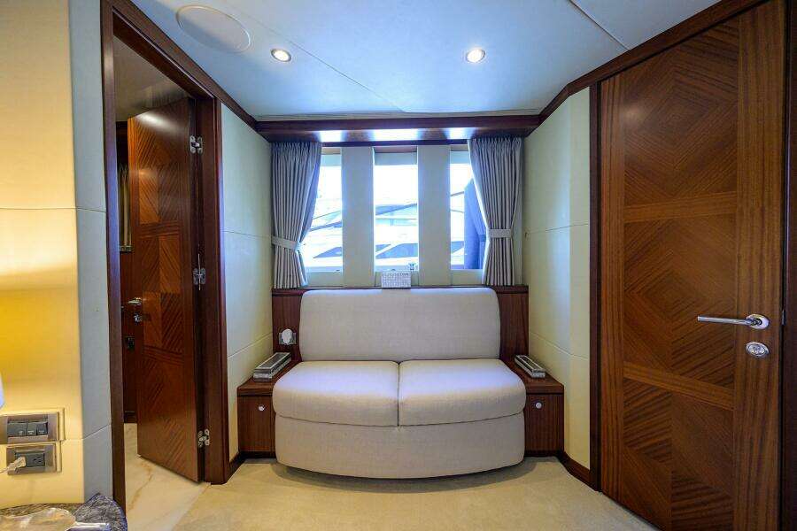 2013 Ocean Alexander Sky Lounge