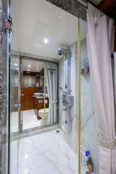 2013 Ocean Alexander Sky Lounge