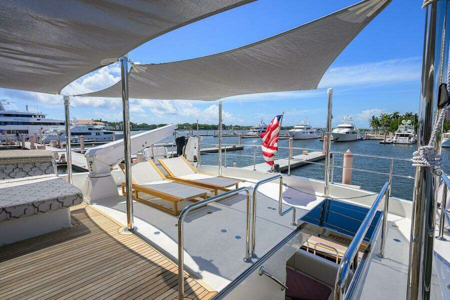 2013 Ocean Alexander Sky Lounge