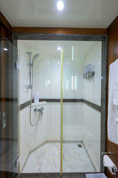 2013 Ocean Alexander Sky Lounge