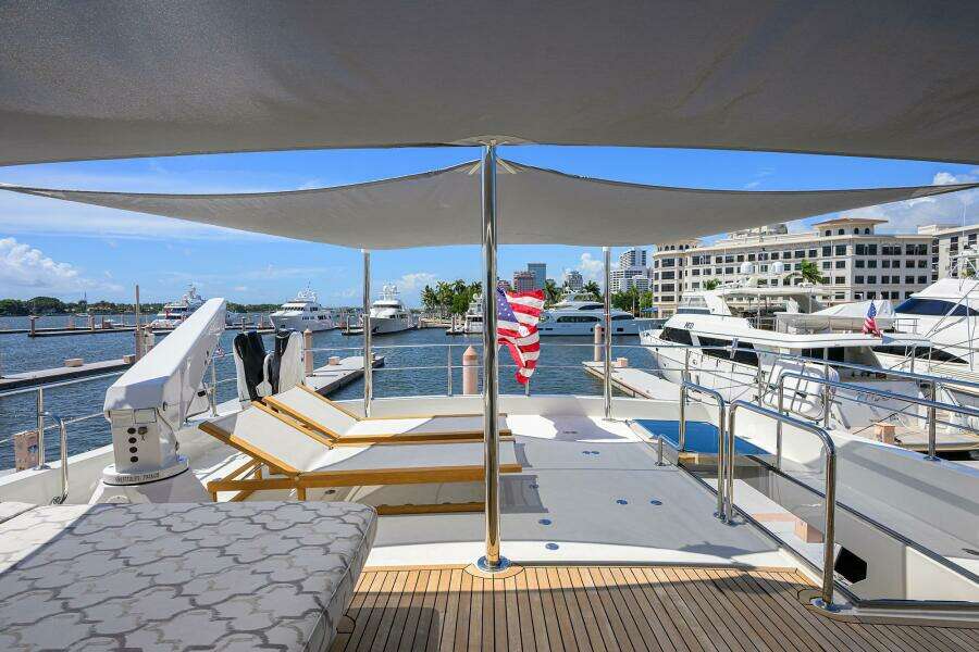 2013 Ocean Alexander Sky Lounge