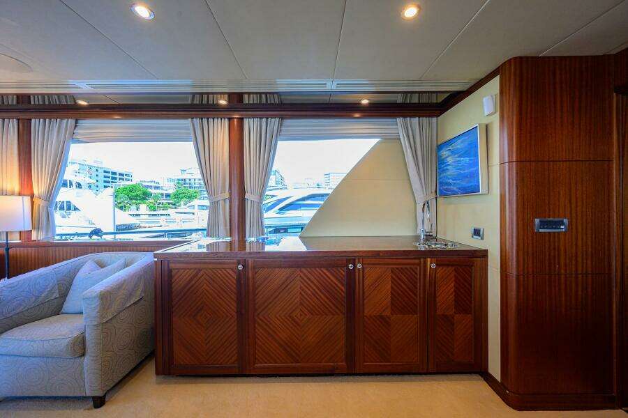 2013 Ocean Alexander Sky Lounge