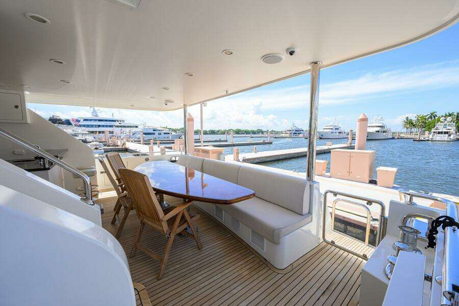 2013 Ocean Alexander Sky Lounge