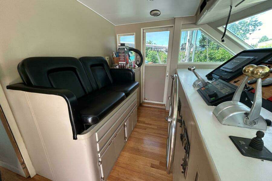 1991 Hatteras Cockpit Motor Yacht