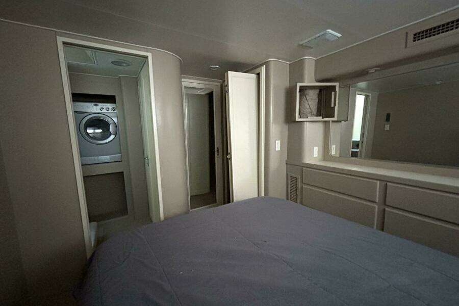 1991 Hatteras Cockpit Motor Yacht
