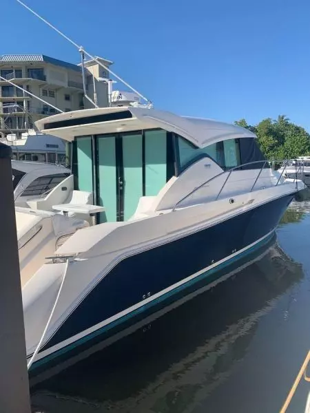 2017 Tiara Yachts 