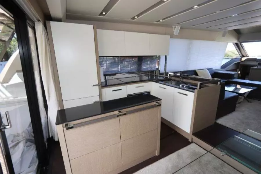 2017 Prestige Motoryacht