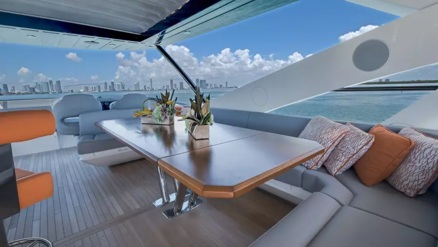 2018 Sunseeker 86 Yacht