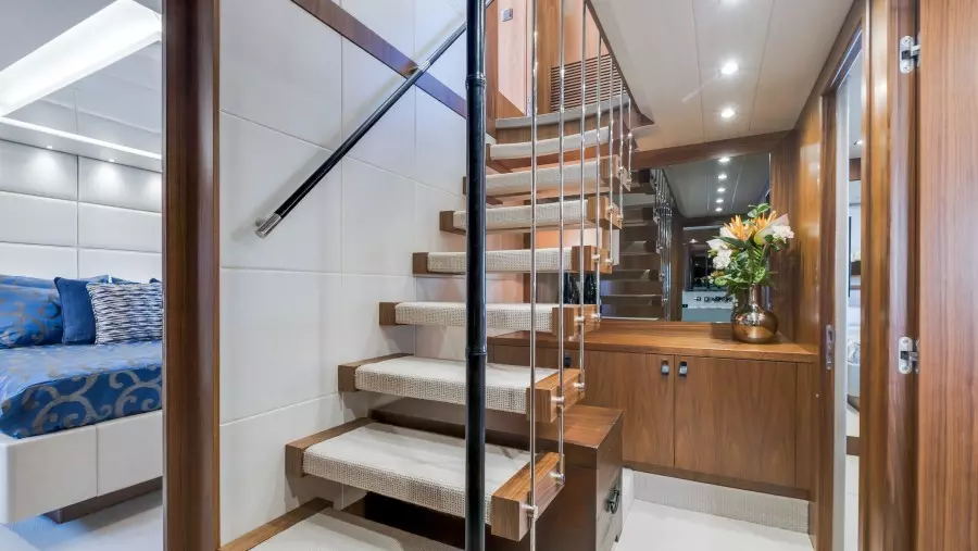 2018 Sunseeker 86 Yacht