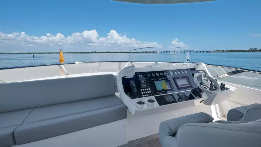 2018 Sunseeker 86 Yacht