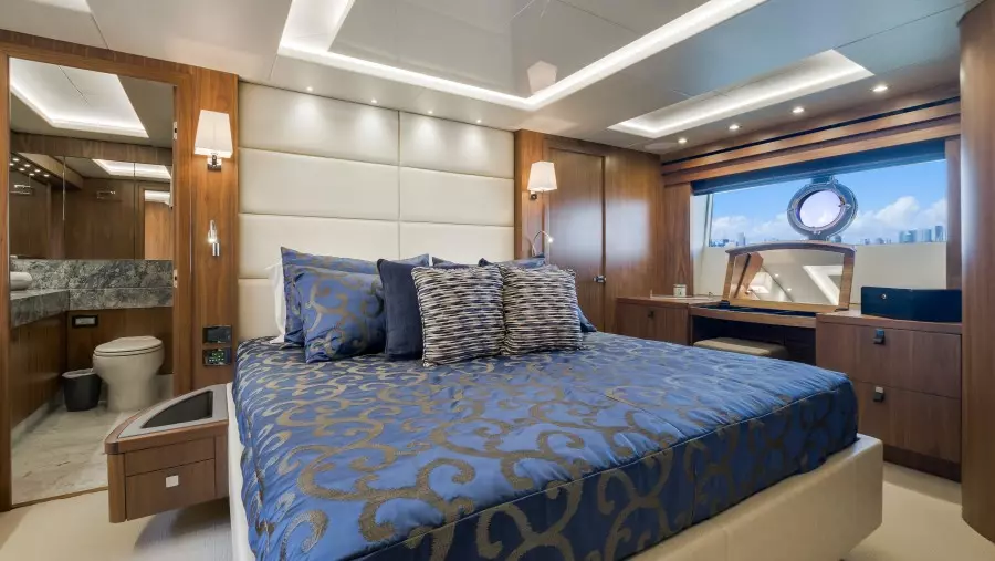 2018 Sunseeker 86 Yacht