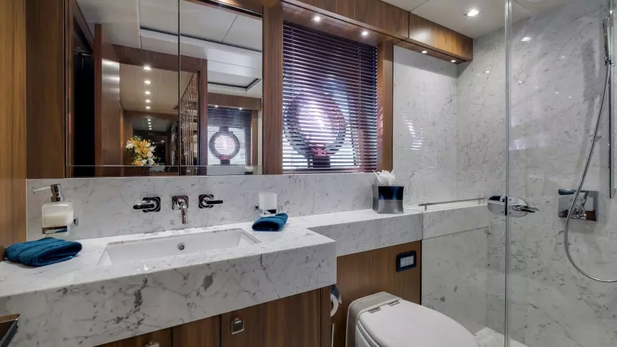 2018 Sunseeker 86 Yacht