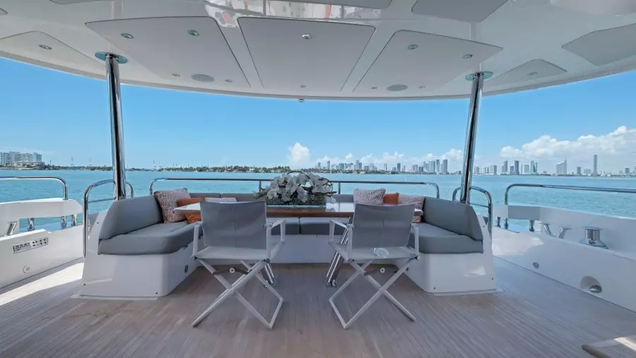 2018 Sunseeker 86 Yacht