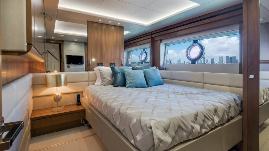 2018 Sunseeker 86 Yacht