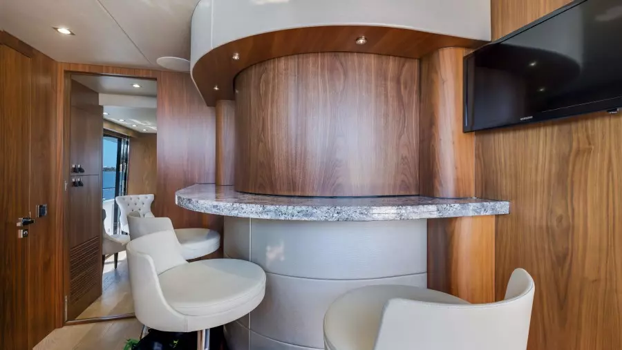 2018 Sunseeker 86 Yacht