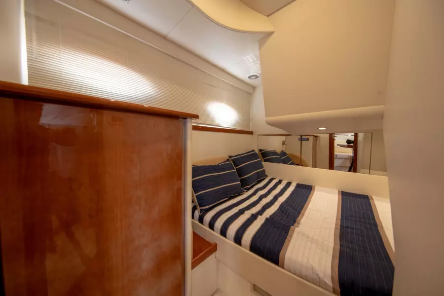 2004 Pershing Express