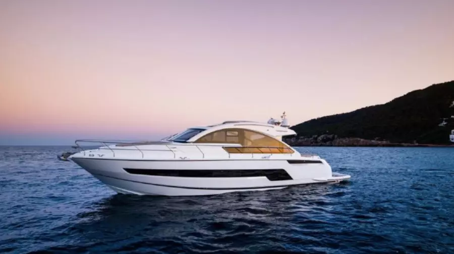 2018 Fairline 53 Targa Open 8