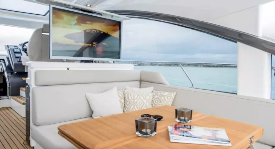 2018 Fairline 53 Targa Open 15