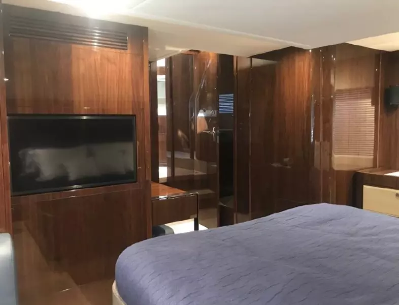 2018 Fairline 53 Targa Open 26