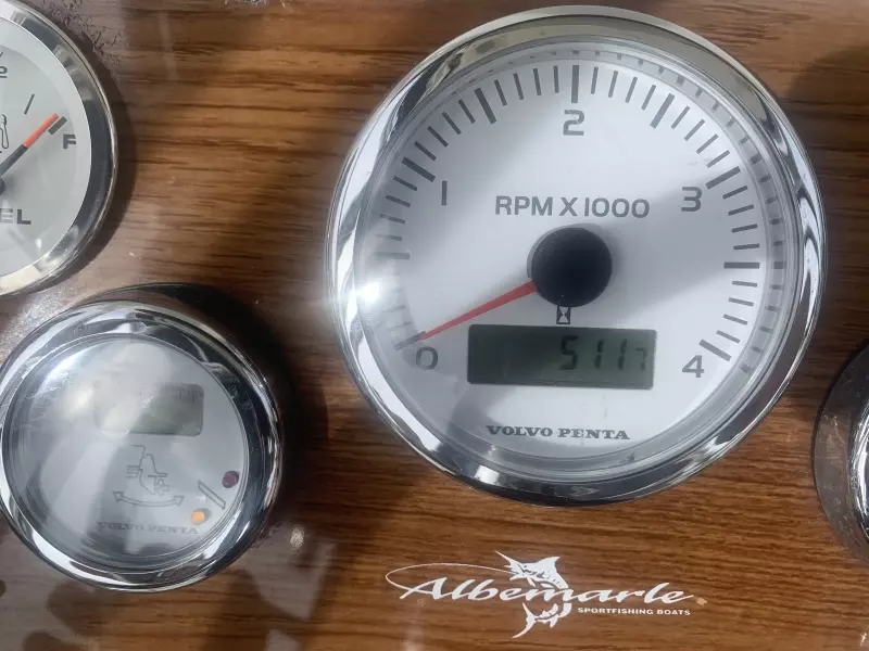 2006 Albemarle 242 Center Console