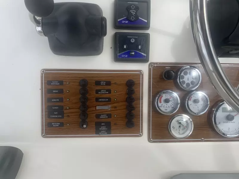 2006 Albemarle 242 Center Console