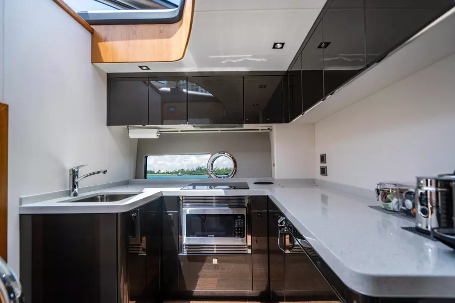 2019 Sunseeker Predator