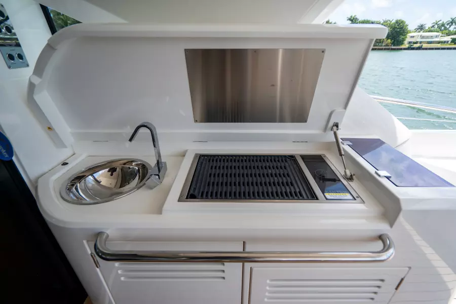 2019 Sunseeker Predator