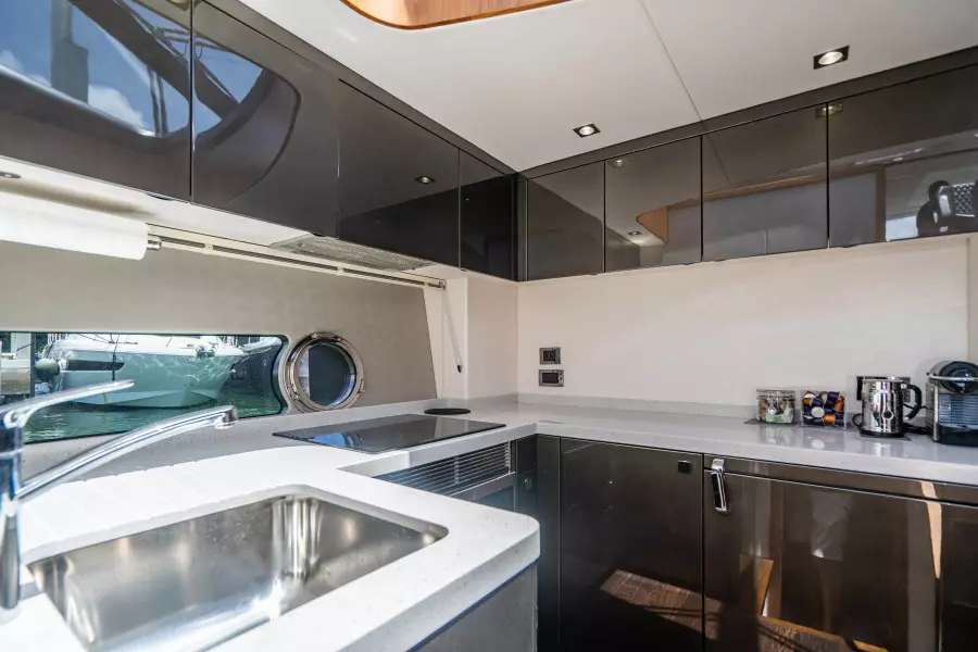 2019 Sunseeker Predator