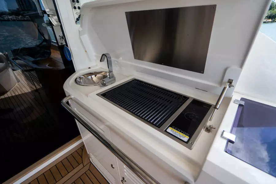 2019 Sunseeker Predator