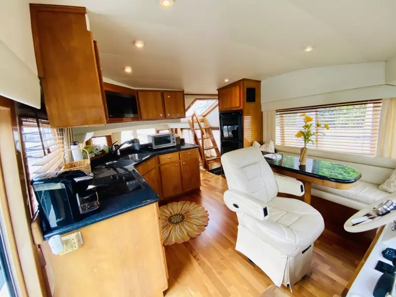 2003 Navigator 5700 Rival