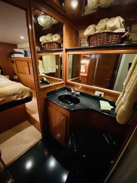 2003 Navigator 5700 Rival