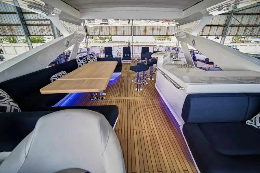 2019 Sunseeker 86 Yacht