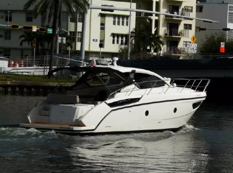 2013 Azimut Atlantis 38