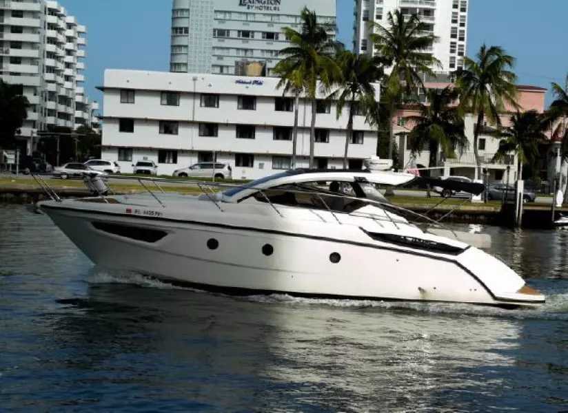 2013 Azimut Atlantis 38