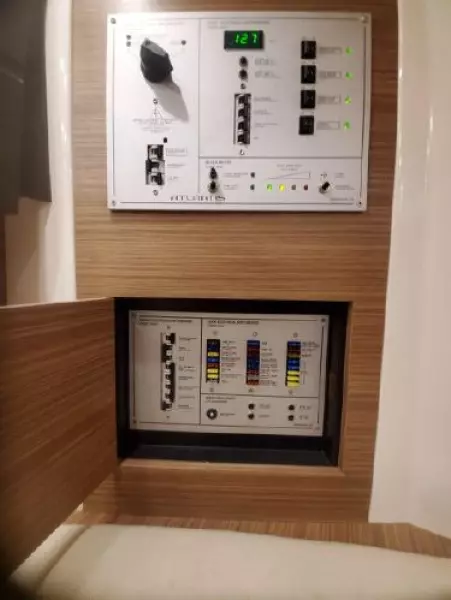 2013 Azimut Atlantis 38