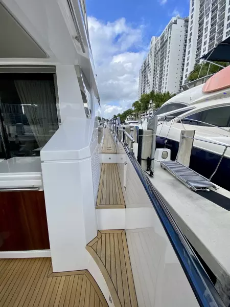 2018 Azimut Flybridge
