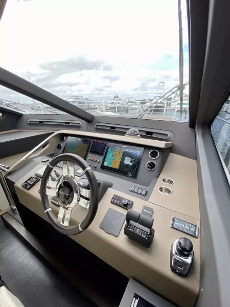 2018 Azimut Flybridge