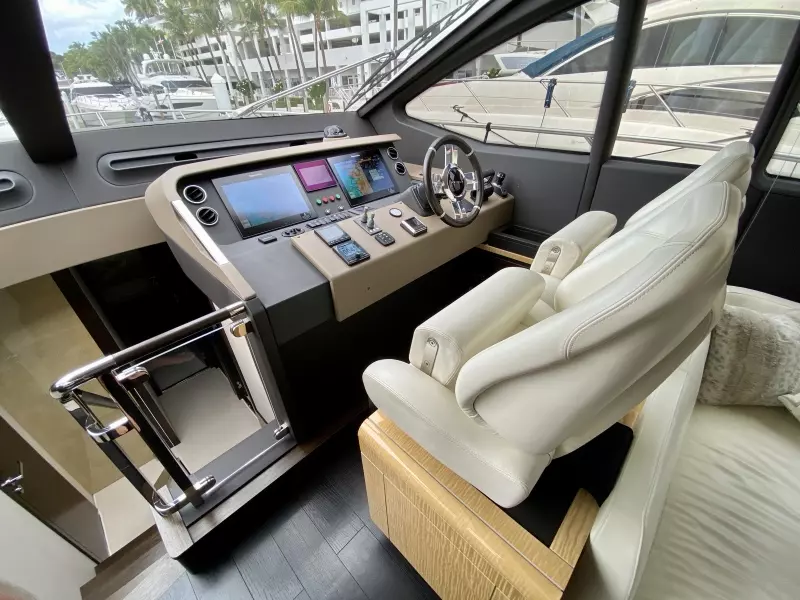 2018 Azimut Flybridge