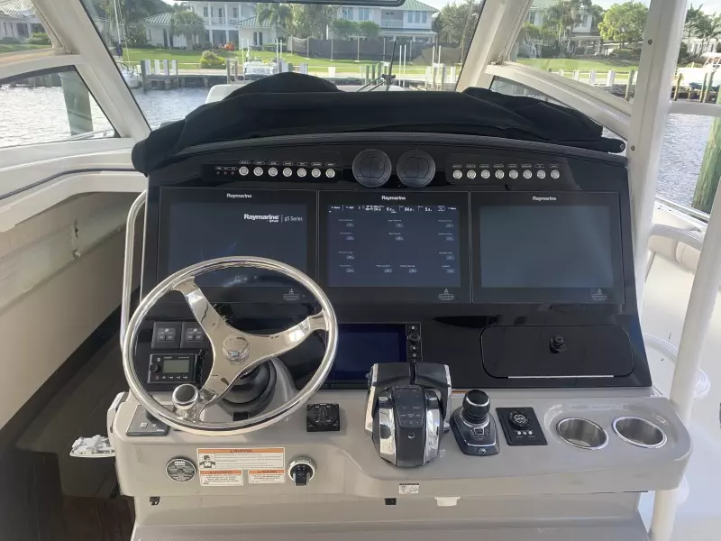 2017 Boston Whaler 420 Outrage