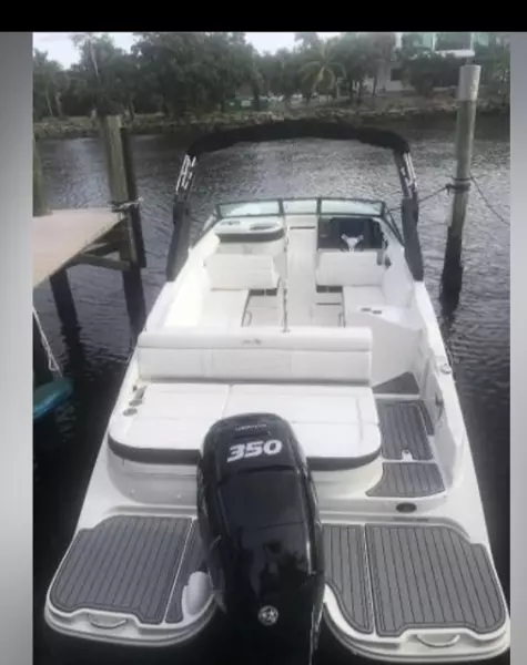2019 Sea Ray SDX 270 Outboard