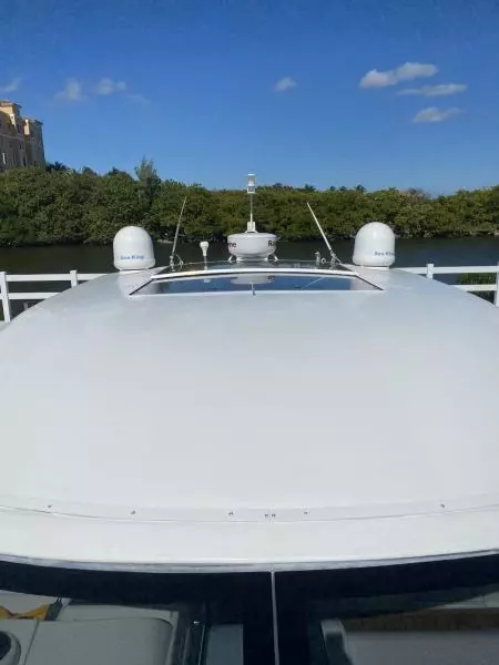 2000 Carver Trojan 440 Express