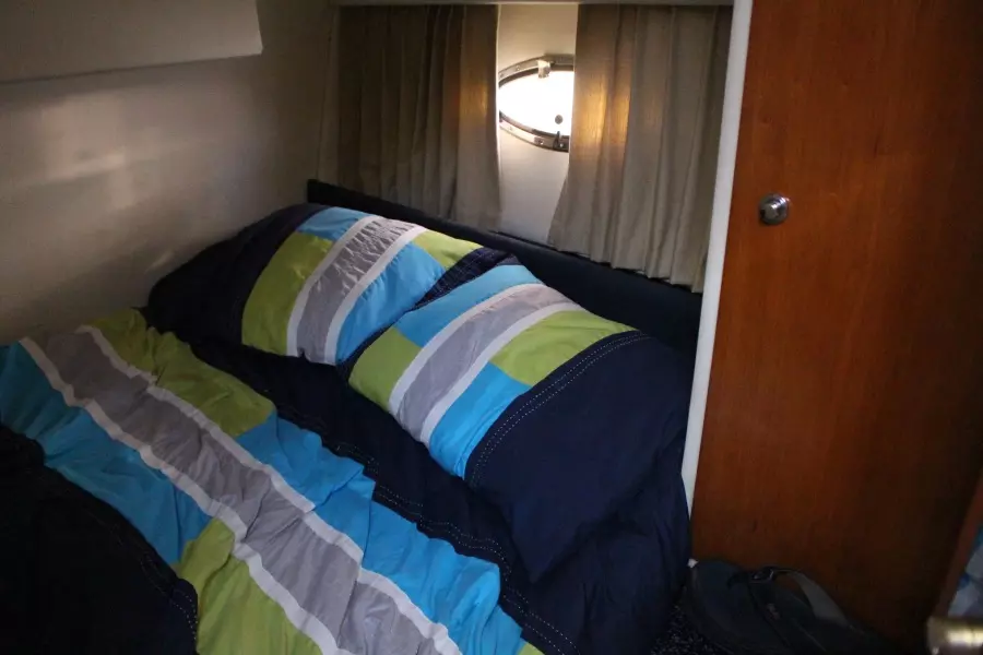 2000 Carver Trojan 440 Express