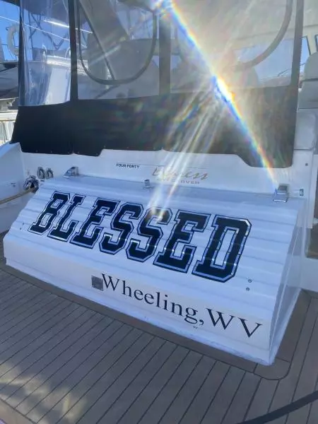 2000 Carver Trojan 440 Express