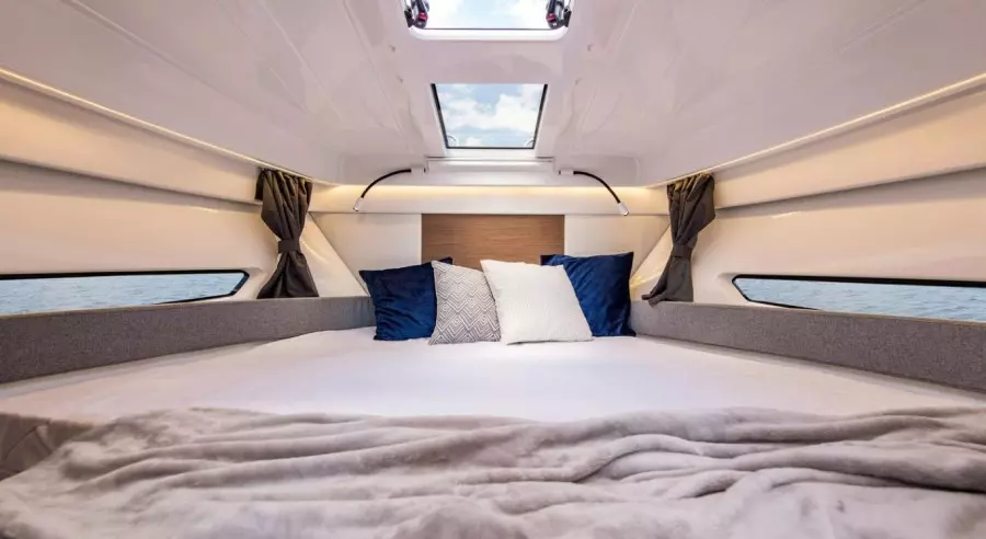 2025 Beneteau Antares 9