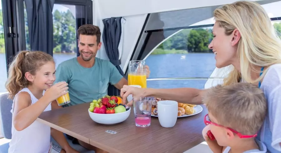 2025 Beneteau Antares 9